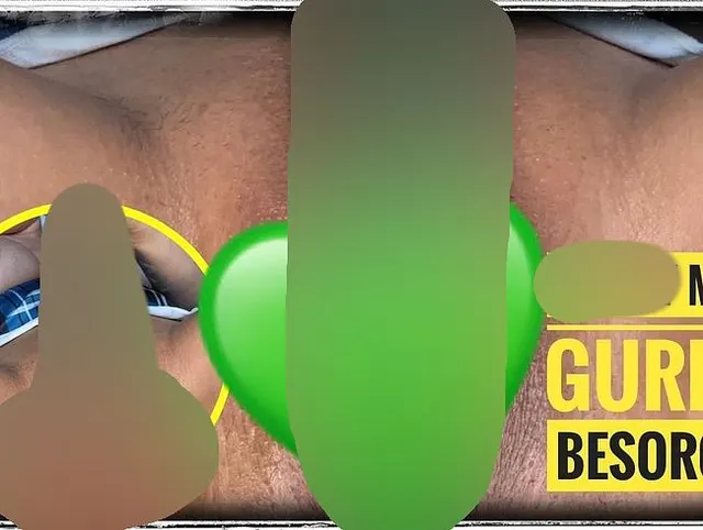 Pussy mit Öl massiert und mit Gurke gefickt - Feuchte Pussy