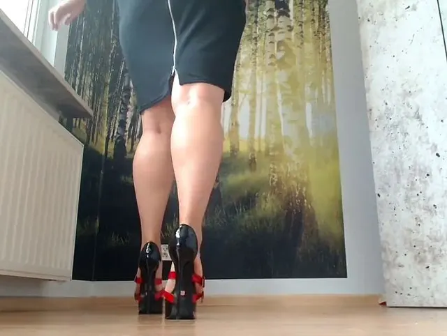 Feuchte Orgasmen mit High Heels Teil 2/2