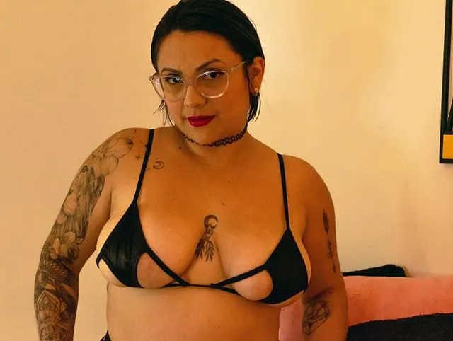eine erotische Masturbation mit riesigem Squirting