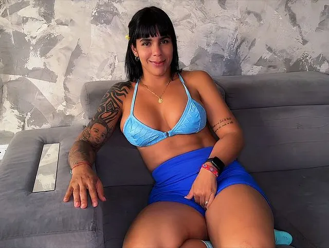 Heiße Fitness-Nachbarin zerreißt ihre Sportleggings und ich stecke meinen Schwanz rein
