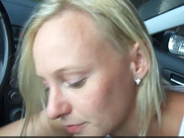 Blowjob mit Happy End im Auto