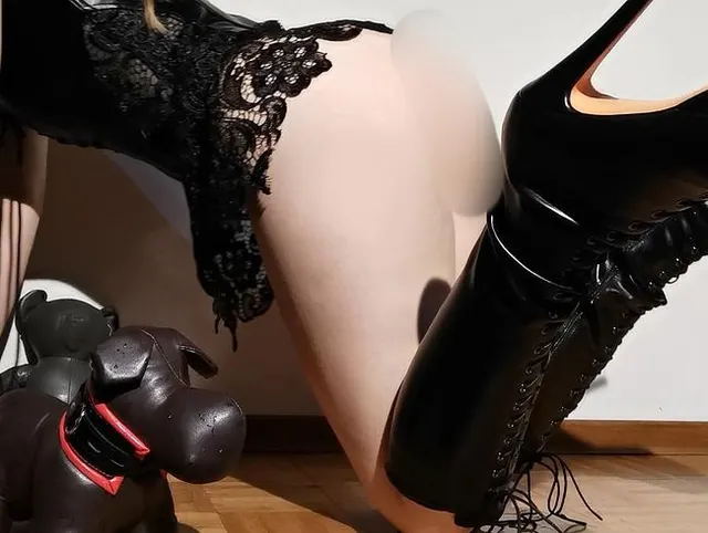 neue Plateau Stiefel und Pissen zuhause