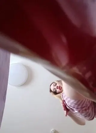 Ich bin eine Riesin und ich werde dich zertrampeln. FETISCH FETISCH FETISCH (kein Ton)