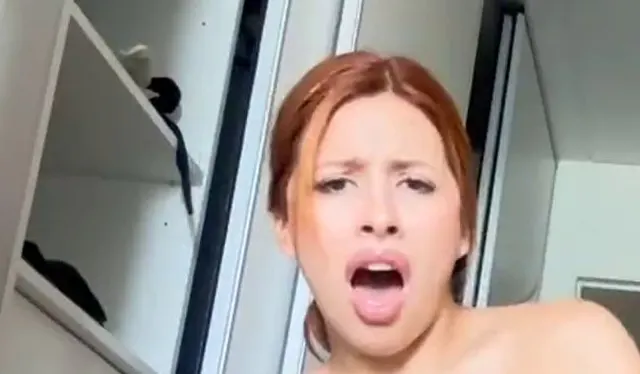 ein großer Dildo in meiner engen Pussy pleure weint pleure und stöhnt zittern meine Beine..??