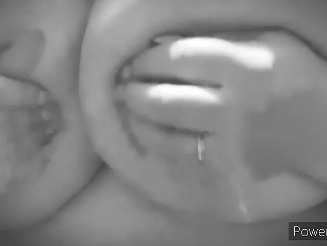 Dicke Titten Massage unter der Dusche, komm und schau mir zu