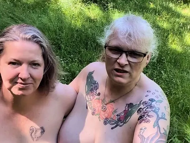 nackter Spaziergang ...