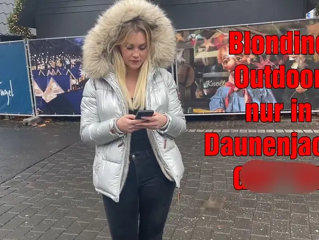 Blondine Outdoor nur in Daunenjacke GEFICKT!