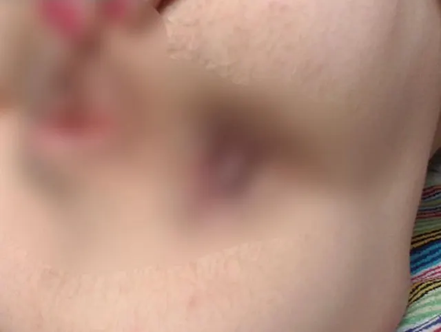 Haariges arschloch und 2 finger tief rausschieben und in anal rouph