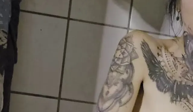 Mastubieren in der Wanne ?????kommst du mit dazu ?