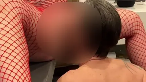 Sich die Fotze Lecken ? zu lassen während es läuft fühlt sich Mega an ?