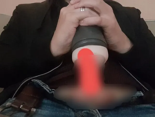 Dominanter dehnt die Pussy von seinem Mädchen aus