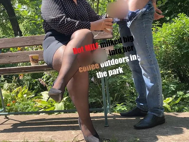 Heiße MILF hat draußen im Park großen Schwanz in ihren Kaffee gemolken