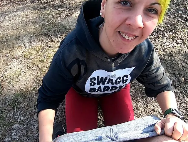 Outdoor-Blowjob an den Seen. In den Mund spritzen und schlucken.