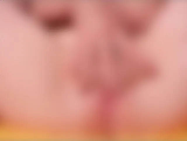 Nahaufnahme einer Muschi mit transparenten Nylonstrümpfen