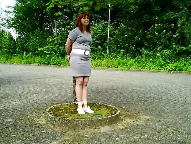ich gefesselt am baum 2 :)