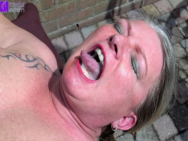 User brachten mich, Outdoor, 4 x zum Squirten und besamten mir mein Maul!