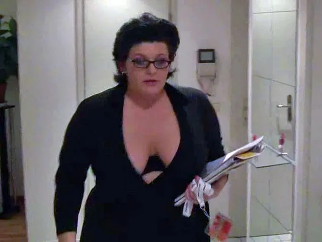 Gefistet vom Chef - Die Fisting Sekretärin Emily-Lu Rottenmeier