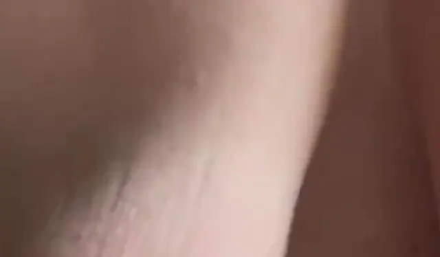 Hmm.. ich war gerade so richtig geil drauf… mich auf den Dildo zu setzen… ich hoffe es gegällt euch!