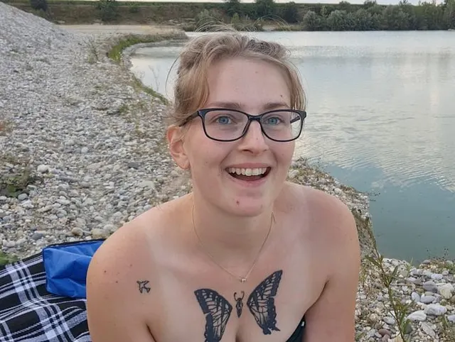 Ohje!! Darf man sowas am Badesee überhaupt machen?