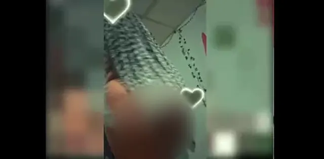 Meggan_Boobs, die üppige MILF, die Lust auf ein kleines Spiel hat.