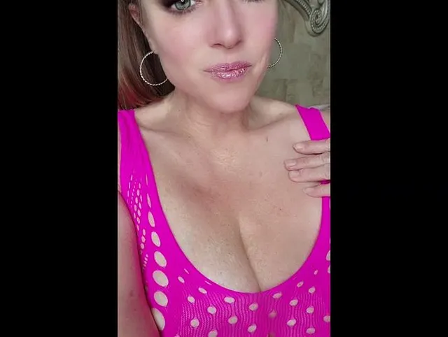 Hot Pink Dessous Glasdildo saugen und ficken
