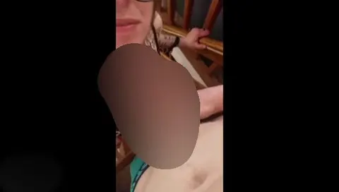 Dicker Schwanz bekommt #Blowjob auf der Treppe... Danach wird hart gefickt undzwar Doggy (kein Ton)