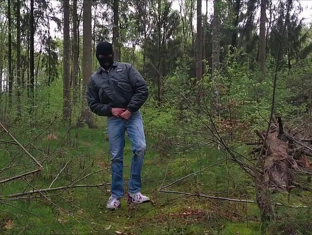 Der maskierte Wichser allein im Wald- Teil 1