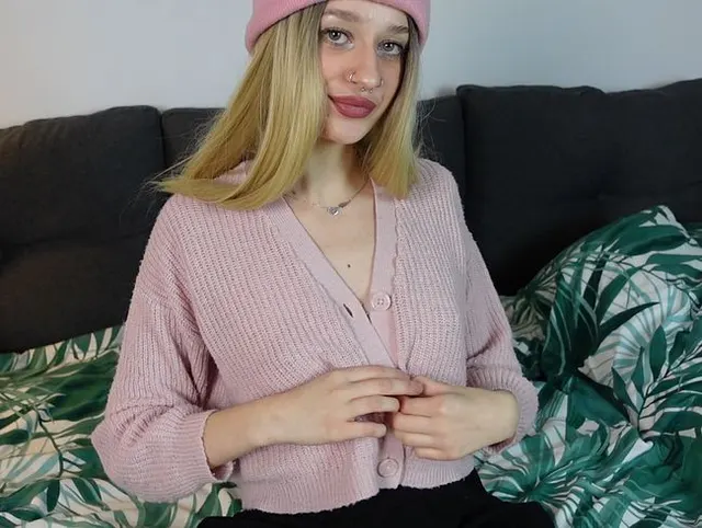 Ich ziehe mich für dich in meinem Bett aus