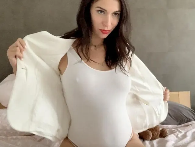 7m schwangerer Striptease und eng wechselnd