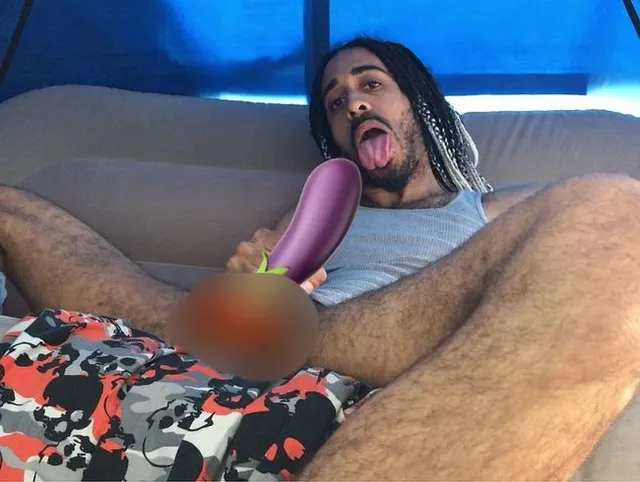 Cumming auf meinem grauen Tank (4 K)
