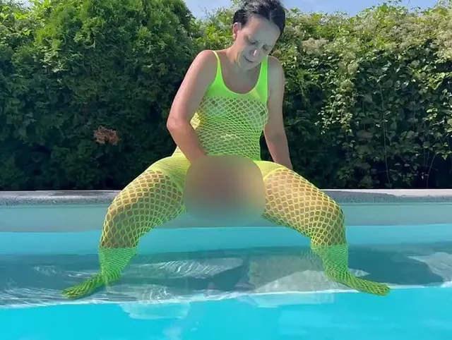 Am Pool mit meinem Lieblings Dildo