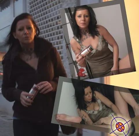 Geile Fotzendehnung mit der Dose!