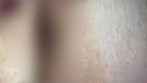 Vor der Webcam Doggy zum auslaufen gebracht - Squirting (110)