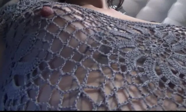To play and to spit on my attractive small boobs hummm that it is liking very much!