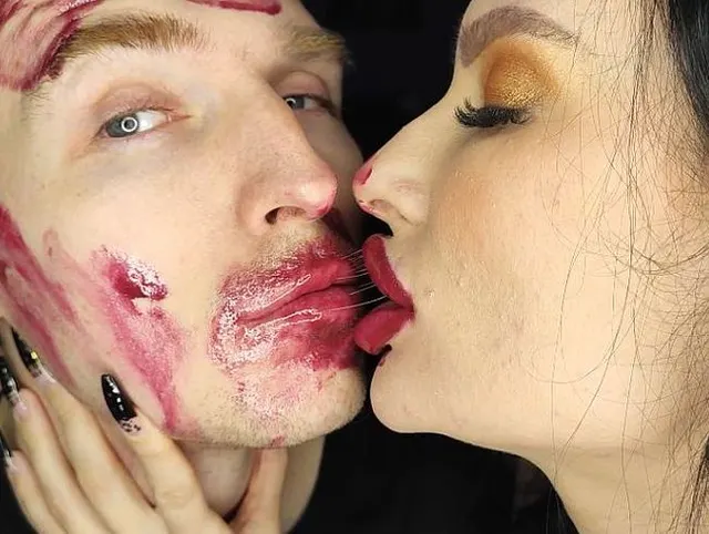 Superglänzender Glossy-Lippenstift „Sticky Kisses“