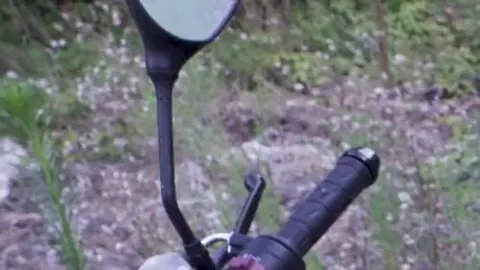 Ein Motorrad hat sich zu einem großartigen Ort für großartigen Sex mit einem unerwarteten Ende entwickelt