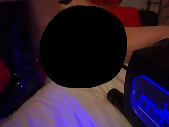 mein erster versuh mit der fickmaschine in gummistiefel