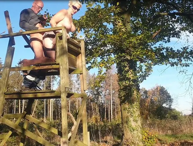 Fick auf dem Hochsitz