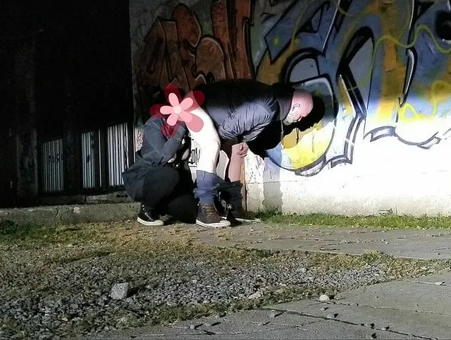 Dumme, gedankenlose Fotzen sind perfekte Toilettenbürsten! ????