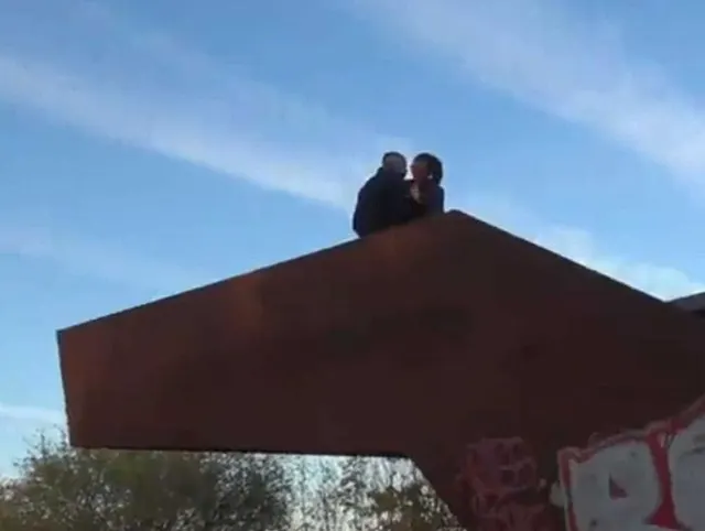 PUBLIC BLOWJOB - von perversen Spanner ****************