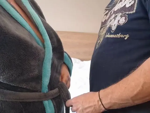 Hotelfick Ausziehen, Blasen anficken (27_01)