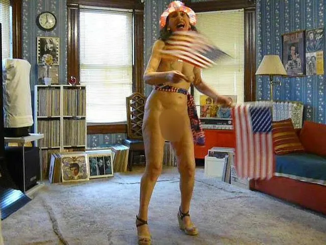 Liber-Tease Nude Show für den Unabhängigkeitstag