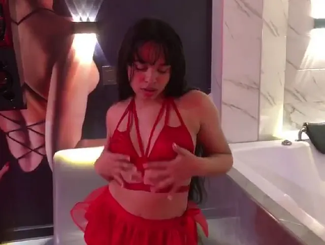 Meine sinnlichen Lippen zeigen einen Dildo