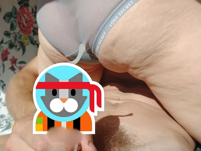 Der Vibrator in ihrer Muschi brachte sie und mich zum Abspritzen.
