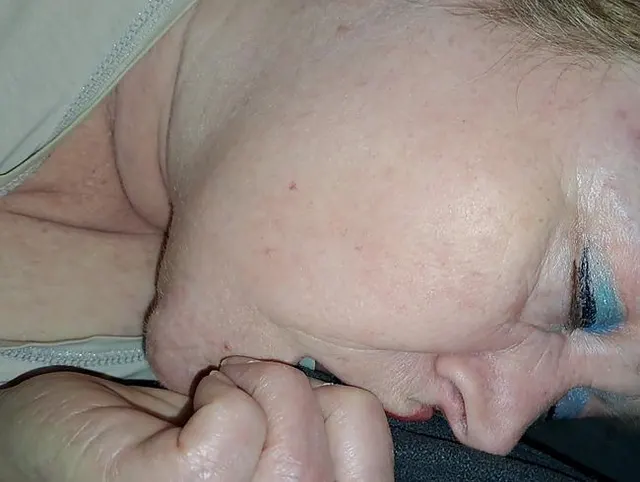 Masturbation in der Nacht - Orgasmus besorgt