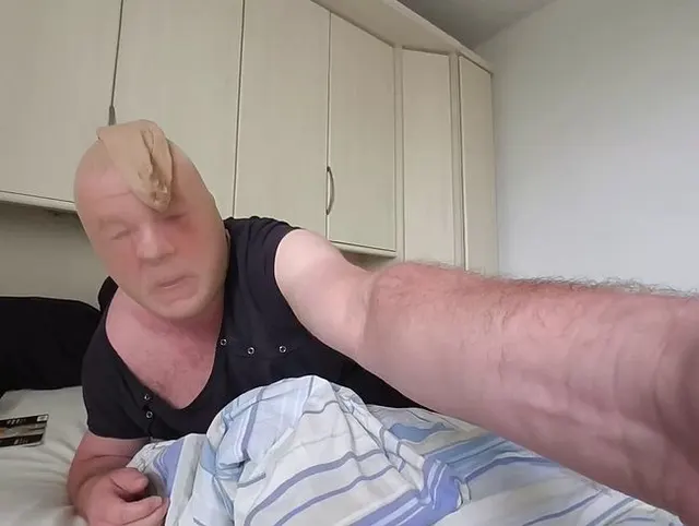 Geiler Nachmittag mit Nylonmaske und Kondom