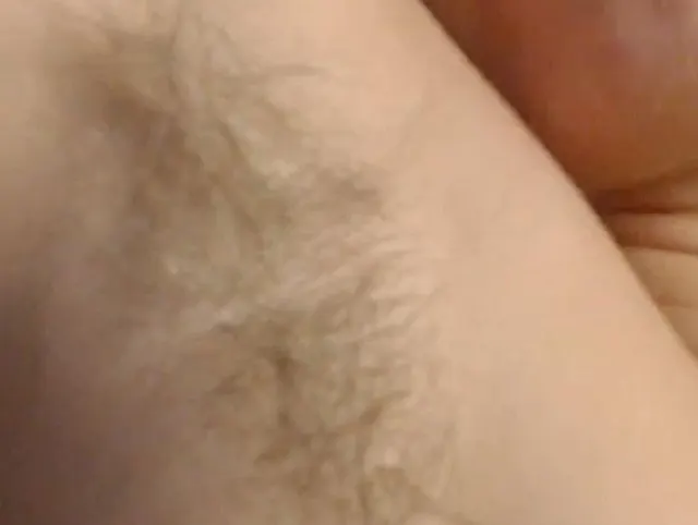 Leck meine haarigen Achseln aus nächster Nähe