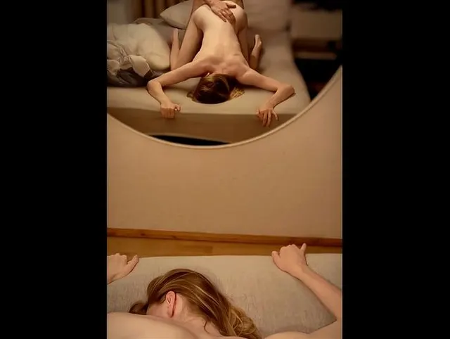 Hart von großem Schwanz gefickt und in die Pussy gespritzt