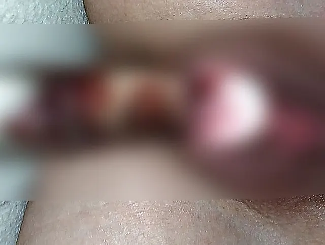 Warmer Glasdildo in meiner Pussy