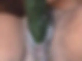 Schmatzende Gurkenspiele/ Noisy cucumber